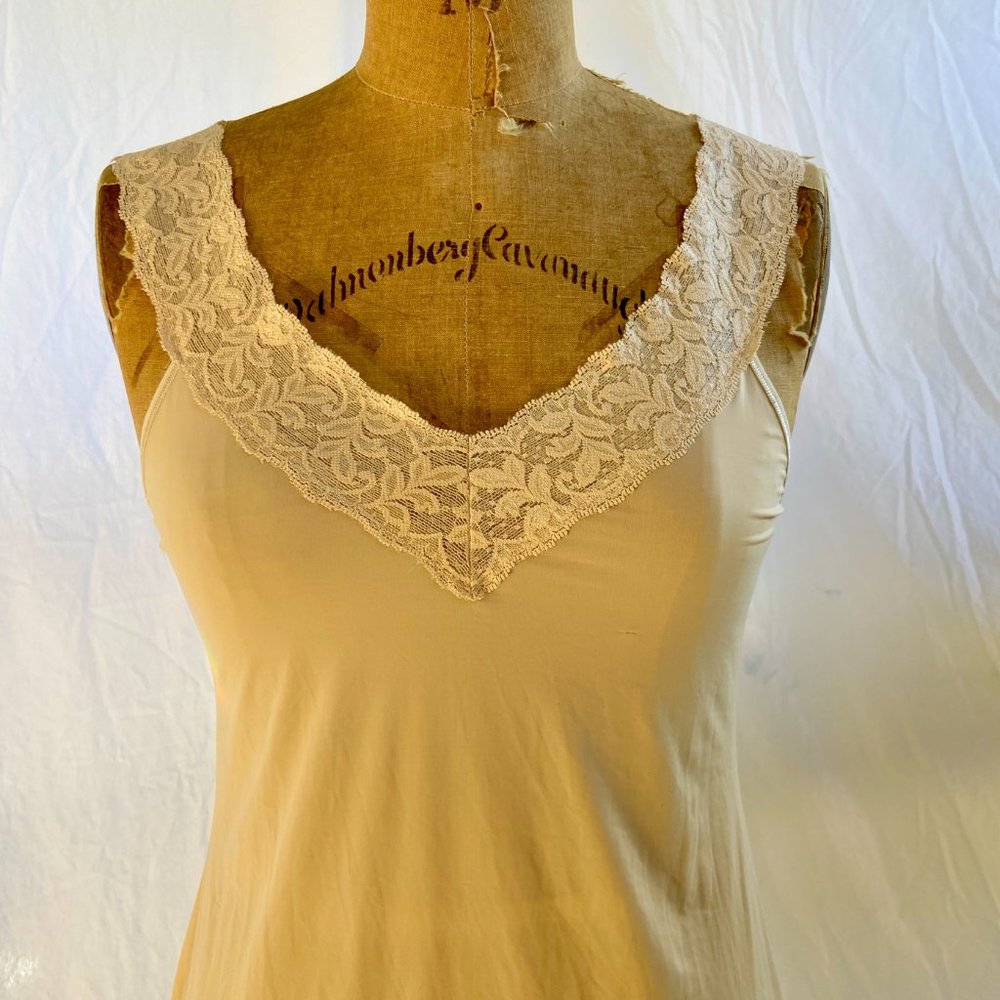 VANITY FAIR Nude Beige Fit Your Body Full Slip Nylon Spandex #10-073 18" 36/42 - Picture 4 of 7